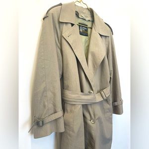 Amazing Vintage London Fog Trench Coat with Removable Zip Lining Size 12